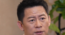 摸进她内裤里疯狂揉她的